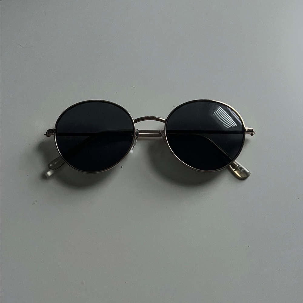 Round Black Sunglasses